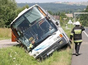 Wypadek autokaru z dziećmi na zakopiance