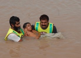 Pakistan: 800 ofiar powodzi