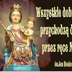 przez ręce Matki