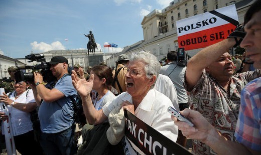 "Obrońcy krzyża" podzieleni