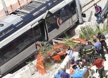 Włochy: Koło Neapolu wykoleił się pociąg