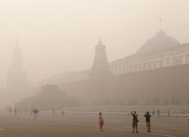 Rosja: Smog zakłócił pracę lotnisk