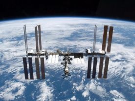 Astronauci reperują klimatyzację na ISS