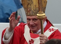 Papież nie przyjął rezygnacji dwóch biskupów