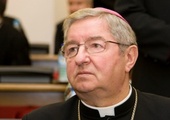 Abp Głódź: Martwi niska frekwencja