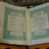 Ofiarowali Koran więźniom