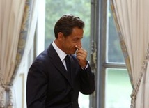 Sarkozy na papieskim dywaniku