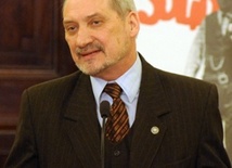 Macierewicz: To może być działanie polityczne