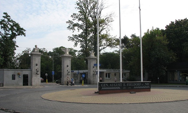 Konsolidować jednostki i dowództwa