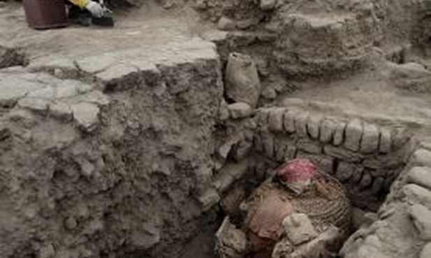 Peru: Grobowiec na szczycie piramidy