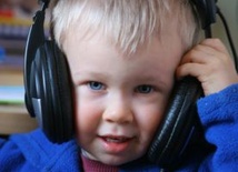 20 proc. dzieci i młodzieży ma problemy ze słuchem