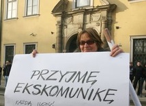 Protesty zwolenników i przeciwników in vitro