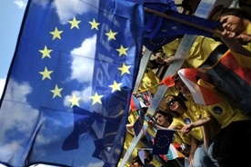 UE zniesie wizy dla Albanii i Bośni