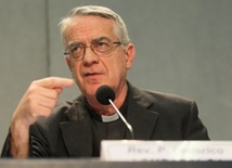 Dziennikarze chwalą rzecznika Watykanu