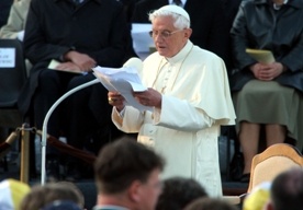 Papież: Liturgia szkołą modlitwy