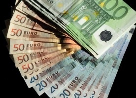 Euro i złoty zyskują do franka