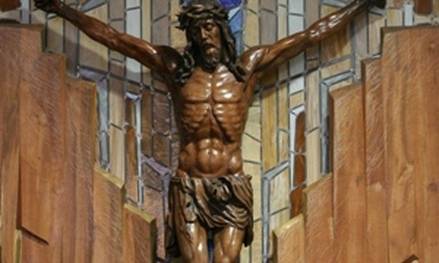 Jezus króluje z krzyża