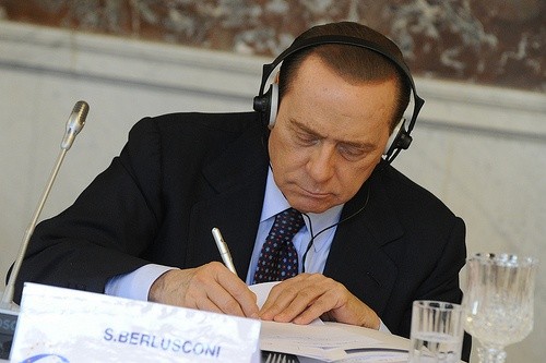 Berlusconi do dymisji