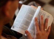 Będziesz Biblię nieustannie czytał...