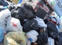 Neapol tonie w śmieciach