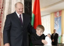 Białoruś: Łukaszenka zwyciezcą wyborów