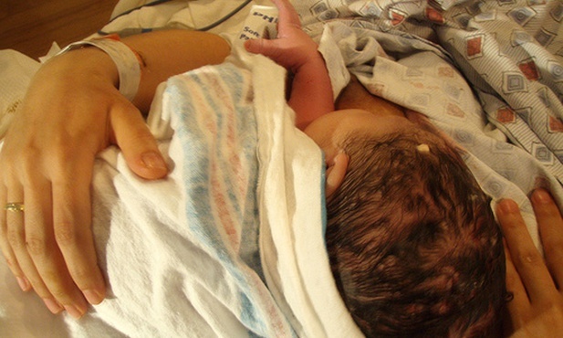 Wraca moda na rodzenie w domu