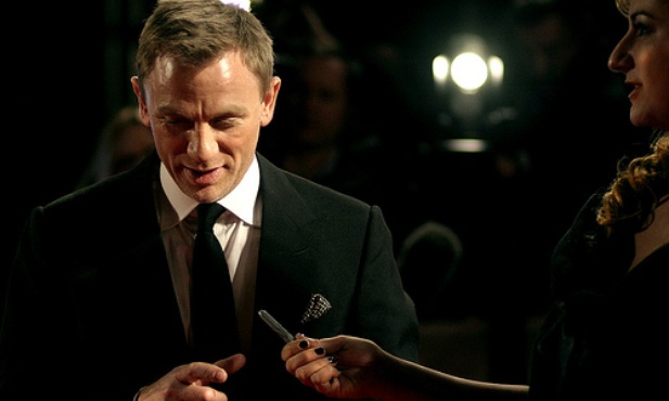 Bond wiecznie żywy