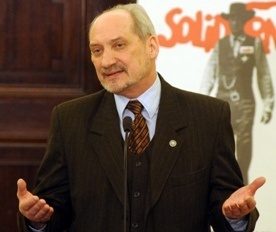 Macierewicz ma przeprosić Dukaczewskiego