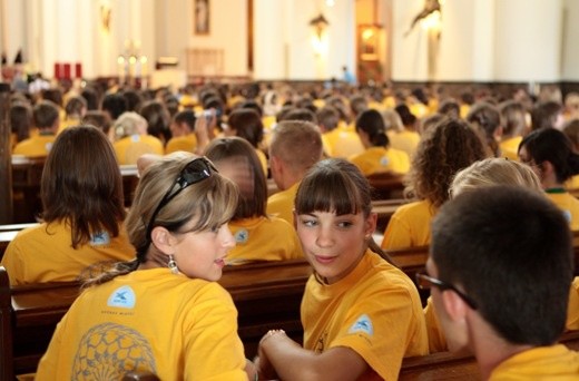 Polacy hojni dla papieskiej fundacji