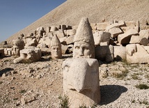 Perskie posągi na górze Nemrut