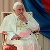 Benedykt XVI jednoczy się w bólu