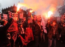 Protesty przeciw zwyżce czesnego