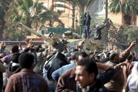 Strzały na placu Tahrir w Kairze