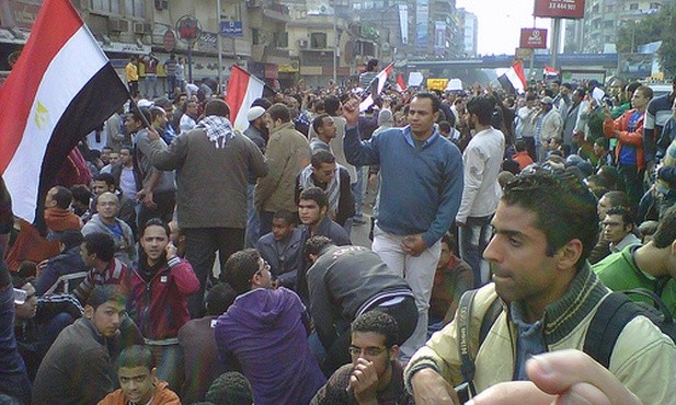 Na placu Tahrir wciąż tysiące ludzi