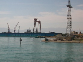 Zakłócony ruch na Kanale Sueskim