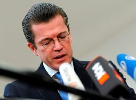 Minister tymczasowo zrzeka się doktoratu