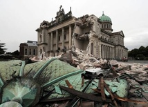 Papież modlił się za ofiary trzęsienia ziemi 