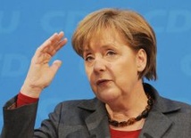 Merkel wzywa Kadafiego do ustąpienia