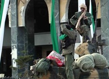 Kadafi wypiera rebeliantów z okolic Ras Lanuf