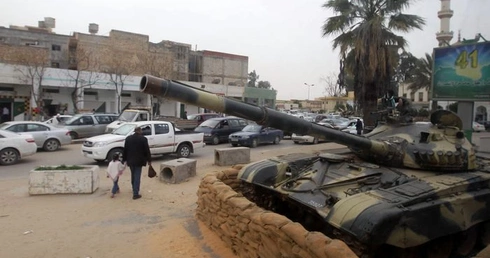 Libia: Siły rządowe bombardują Misratę