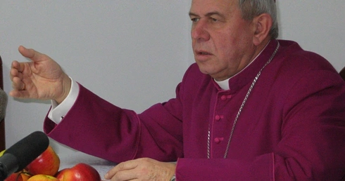 Bp Stanisław Napierała