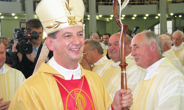 Bp Józef Guzdek