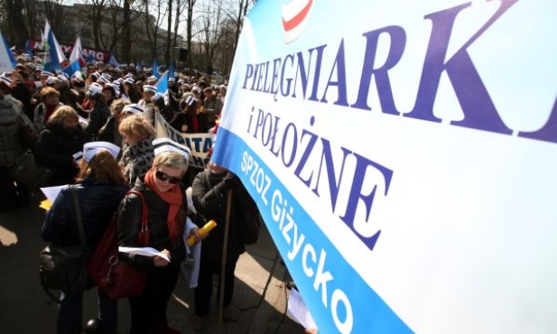 Pelęgniarki protestowały przed Sejmem