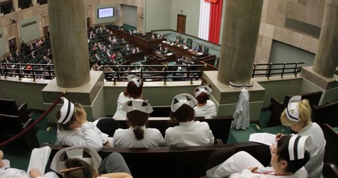 Schetyna nie chce rozwiązań siłowych