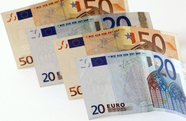 Merkel wzywa do ratowania euro