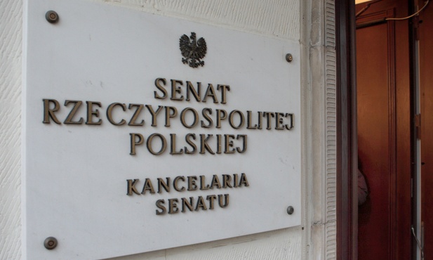 Komu ile mandatów w Senacie?