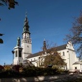 Jasna Góra: Docierają kolejne tysiące pątników