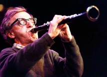 Nie wszyscy wiedzą, że Woody Allen jest także klarnecistą fot. PAP/Fiona HANSON