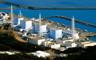 Tak wygląda jeden z bloków, w których znajdują się reaktory, uszkodzony w wyniku trzęsienia ziemi i tsunami fot. pap/EPA/TEPCO/HO
