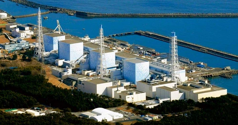 Tak wygląda jeden z bloków, w których znajdują się reaktory, uszkodzony w wyniku trzęsienia ziemi i tsunami fot. pap/EPA/TEPCO/HO